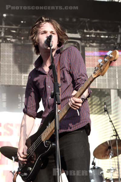 PALMA VIOLETS - 2013-07-18 - PARIS - Parvis de l'Hotel de Ville - Chilli Jesson